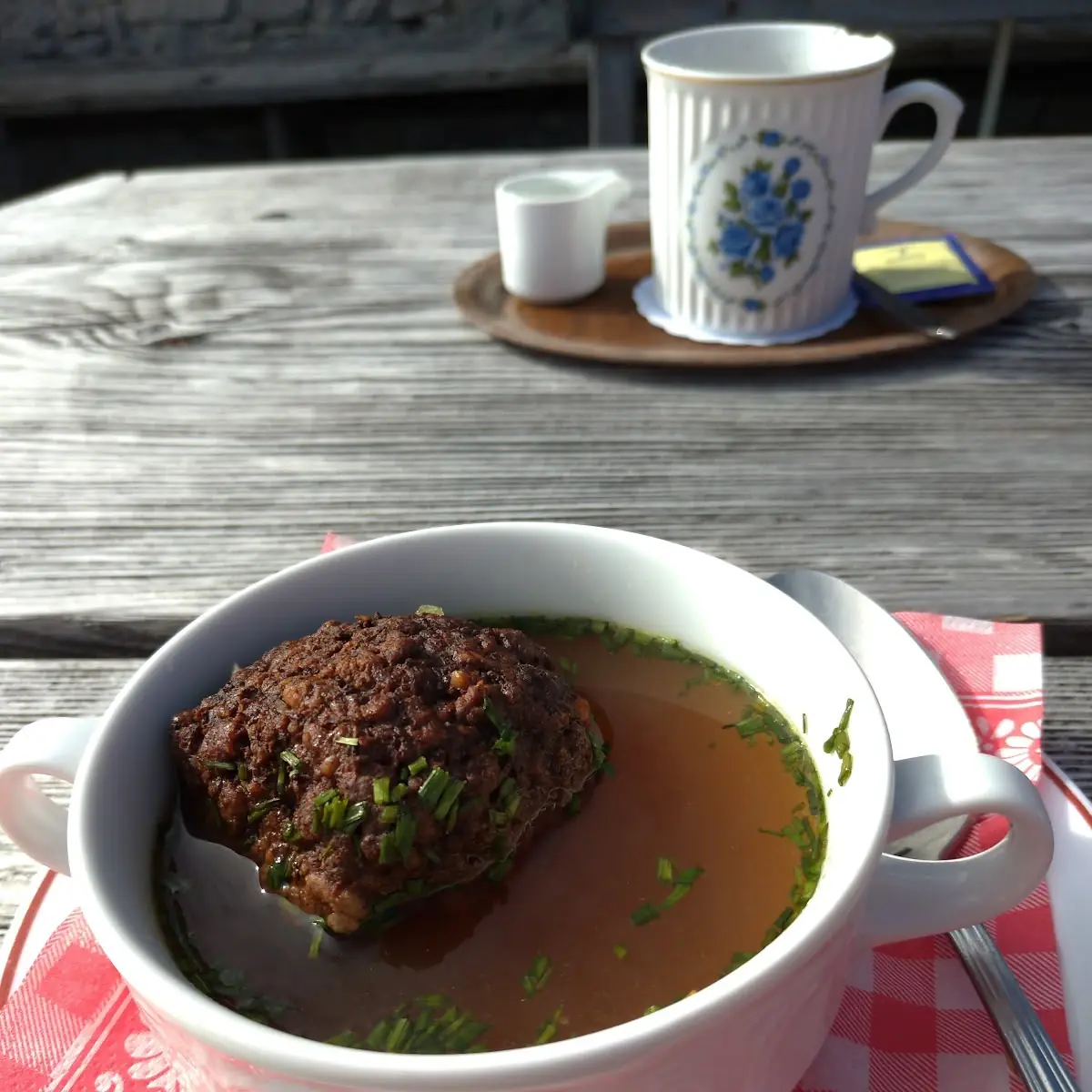 Leberknödelsuppe