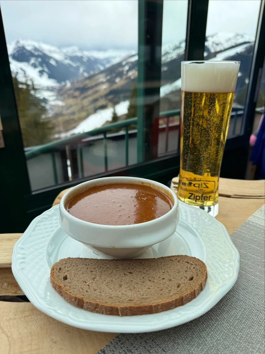 Gulaschsuppe Und Bier