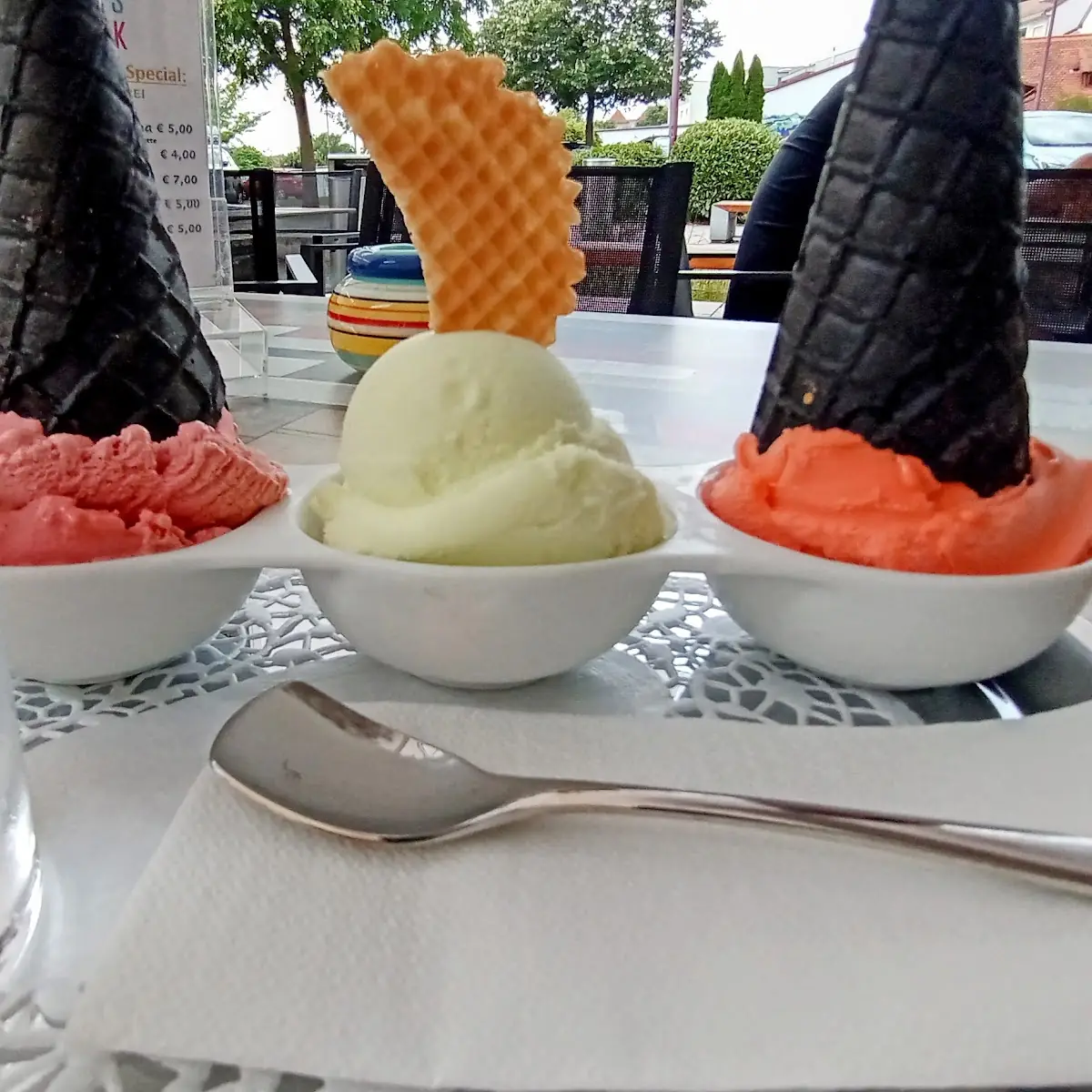 Orangen- Limetten- Und Granatapfelkern-eis