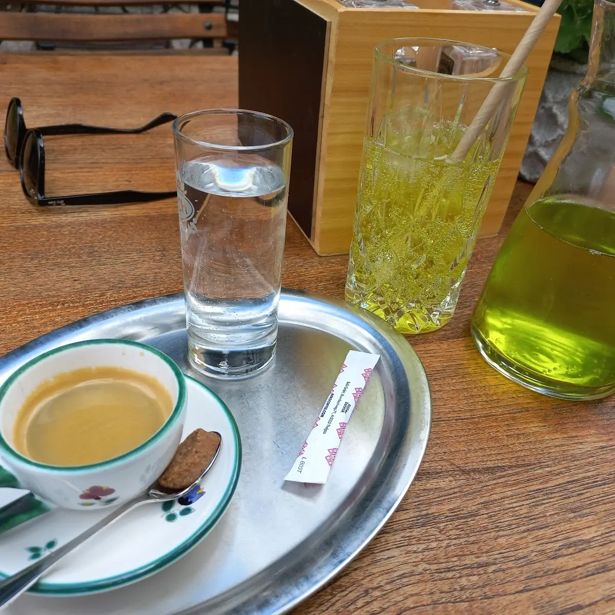 Ein Espresso Und Ein Froschkracherl