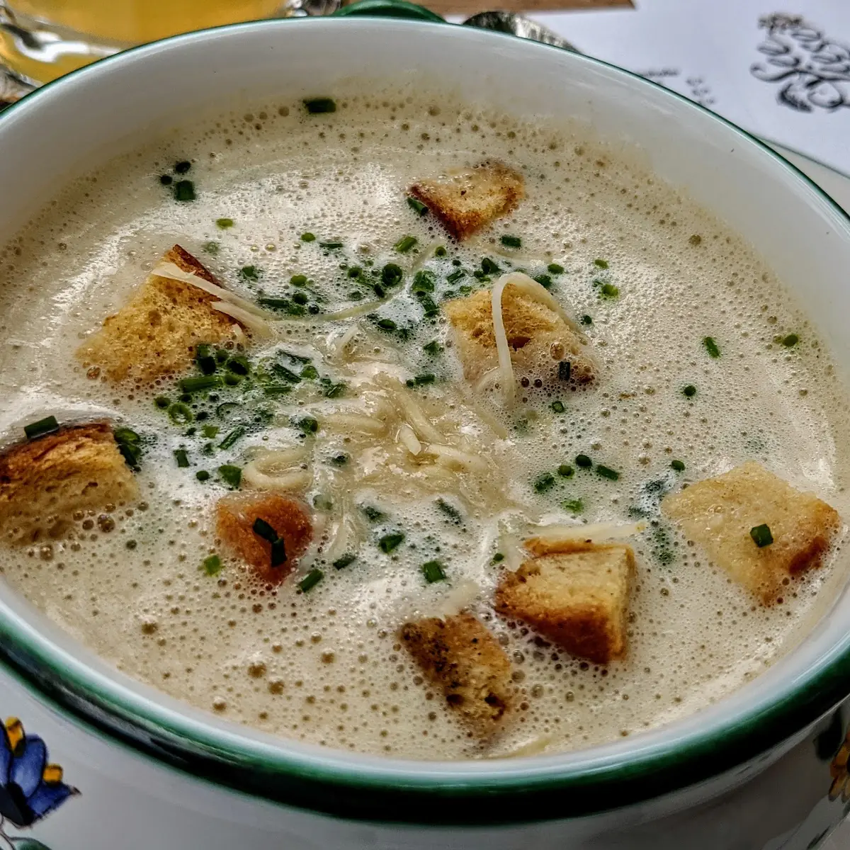 Semmelkrensuppe