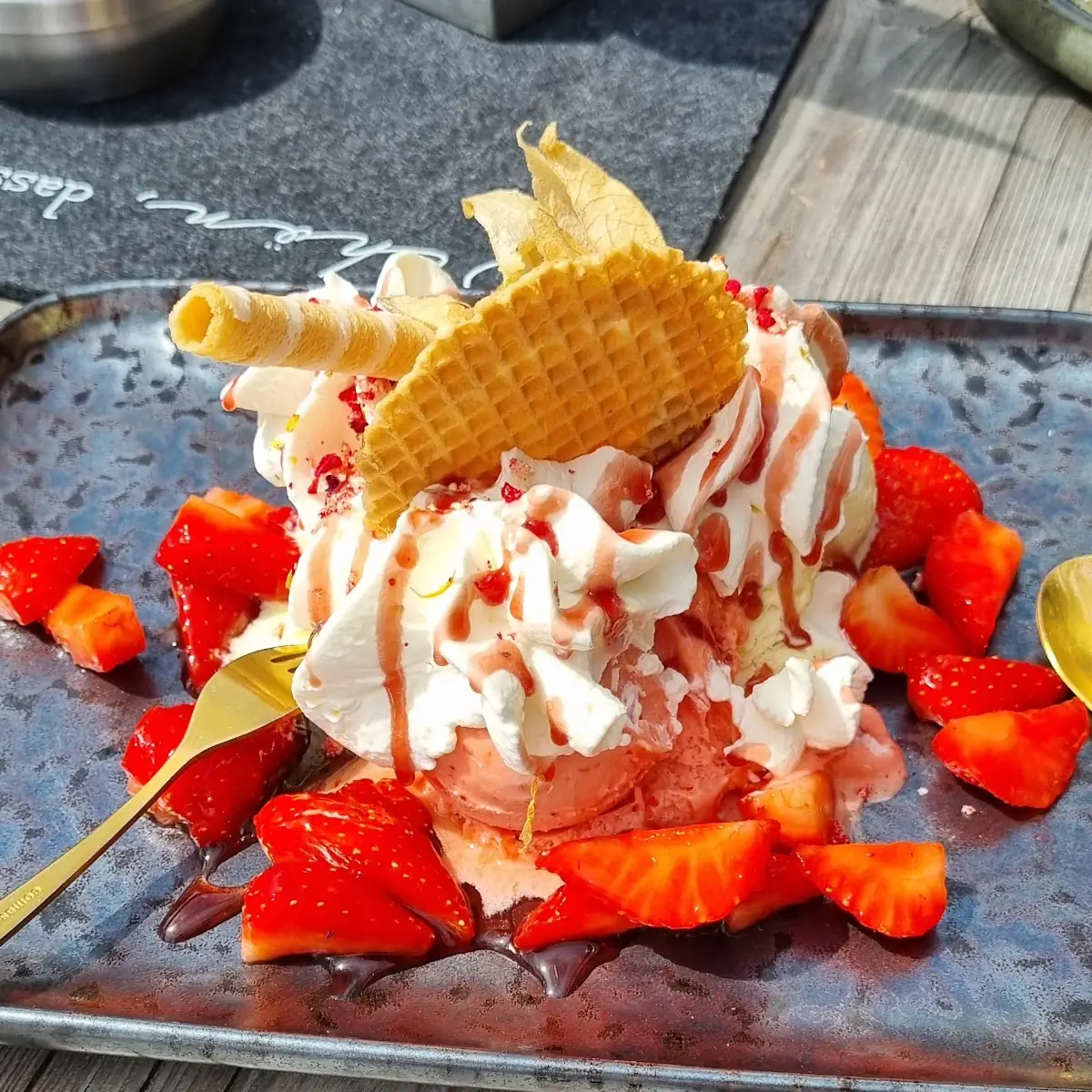 Erdbeerbecher