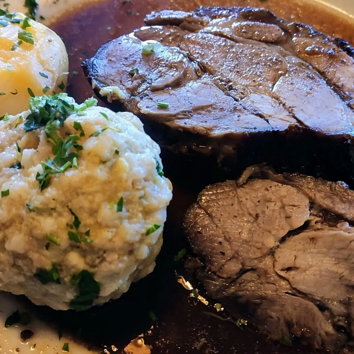 Schweinebraten Mit Knödel