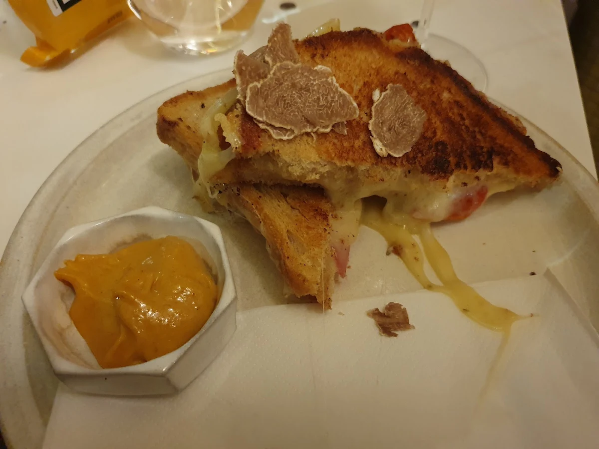 Schinken Käse Getrocknete Tomaten Und Trüffel Toast