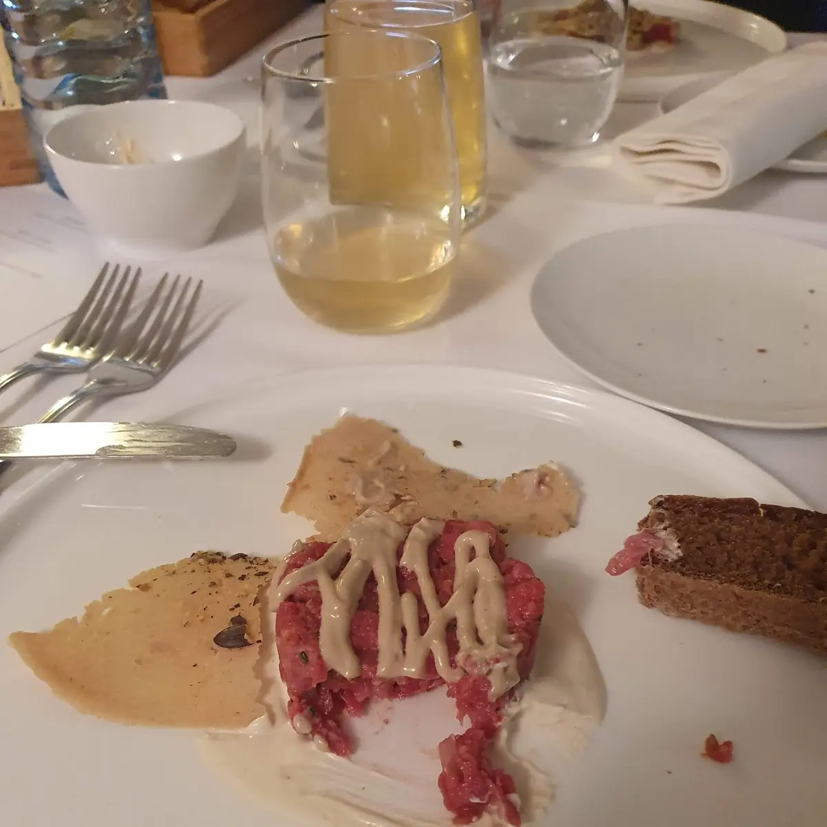 Beef Tartar Mit Parmesan Chips