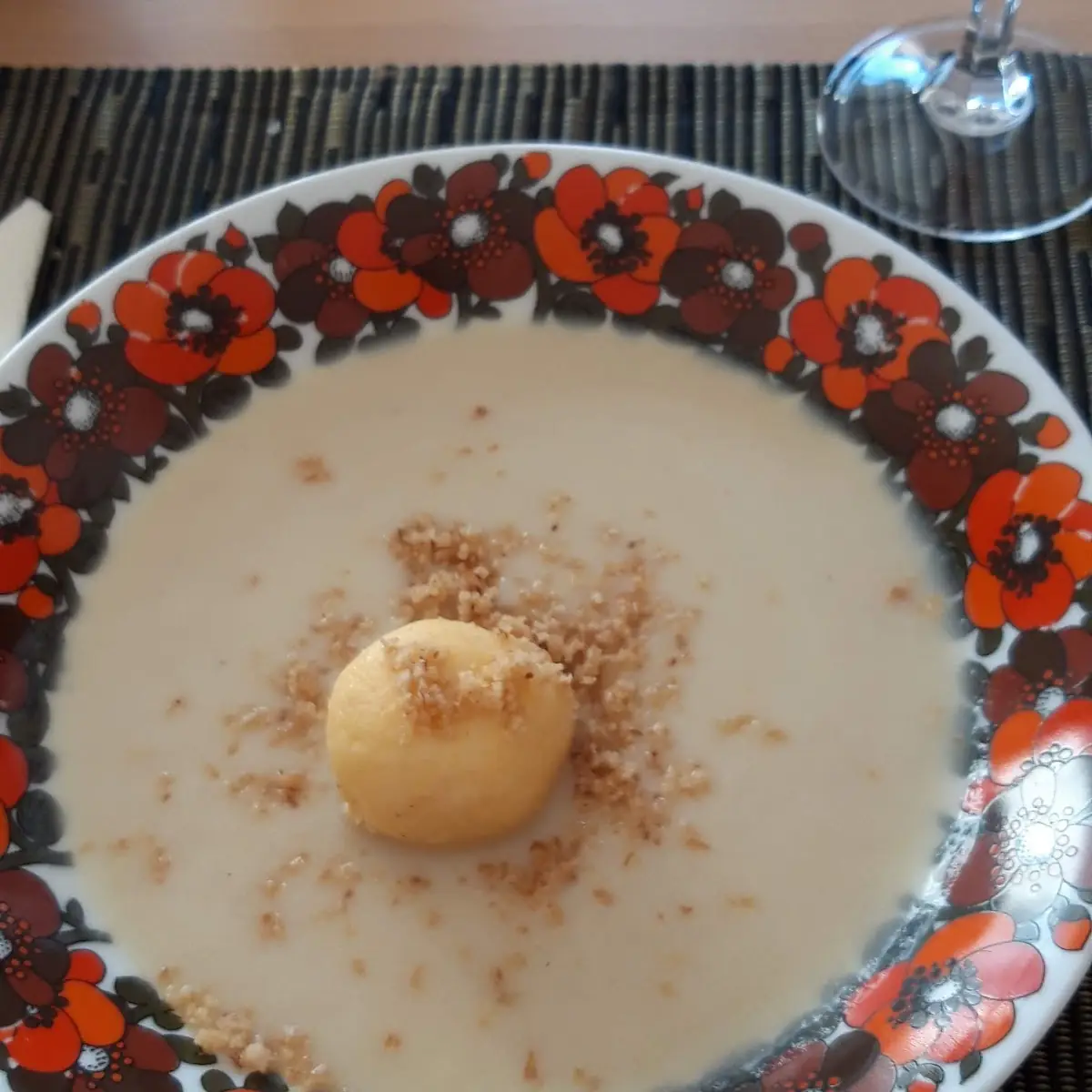 Topinaburschaumsuppe M Grießknödel U Röstzwiebel