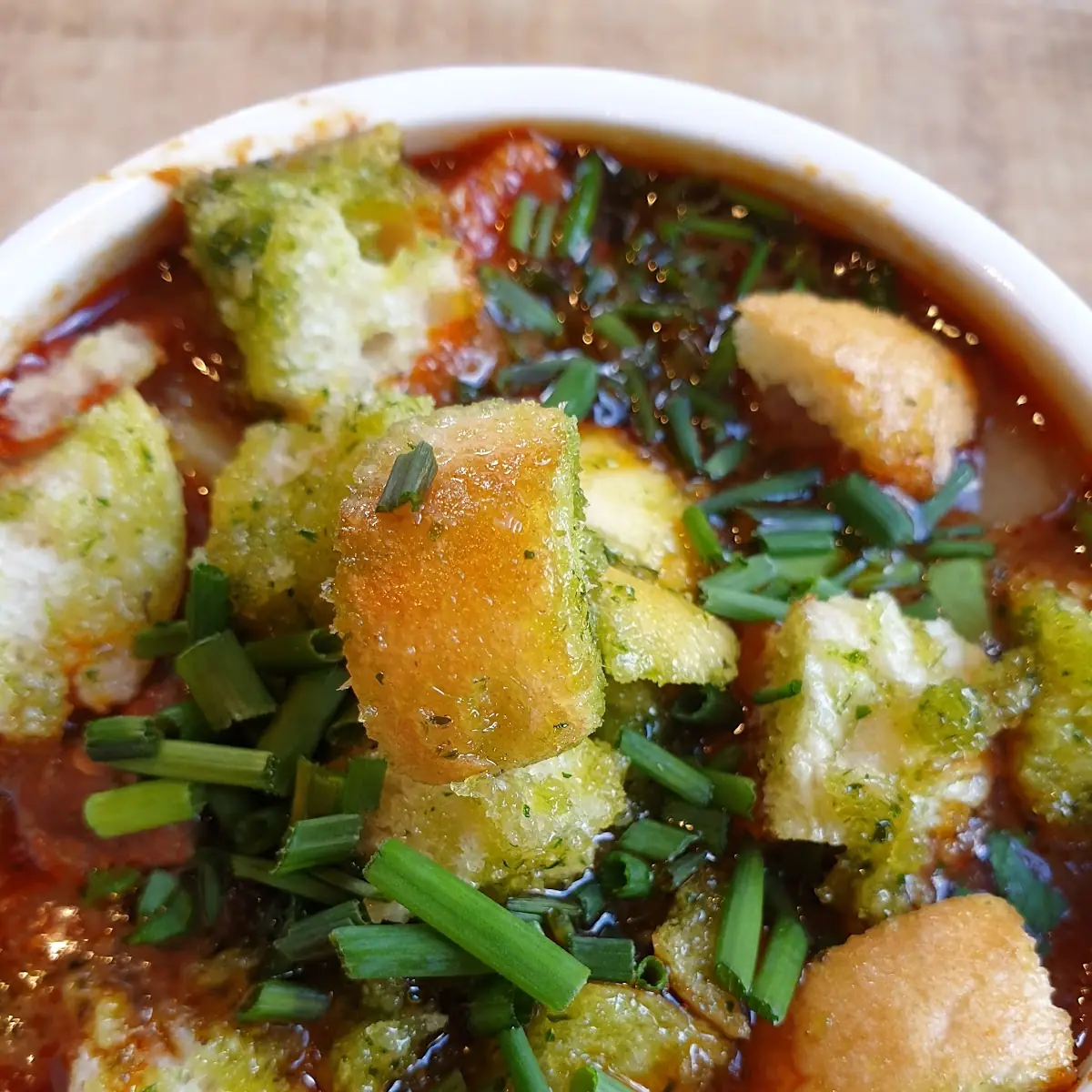 Gulaschsuppe Mit Knoblauchcroutons