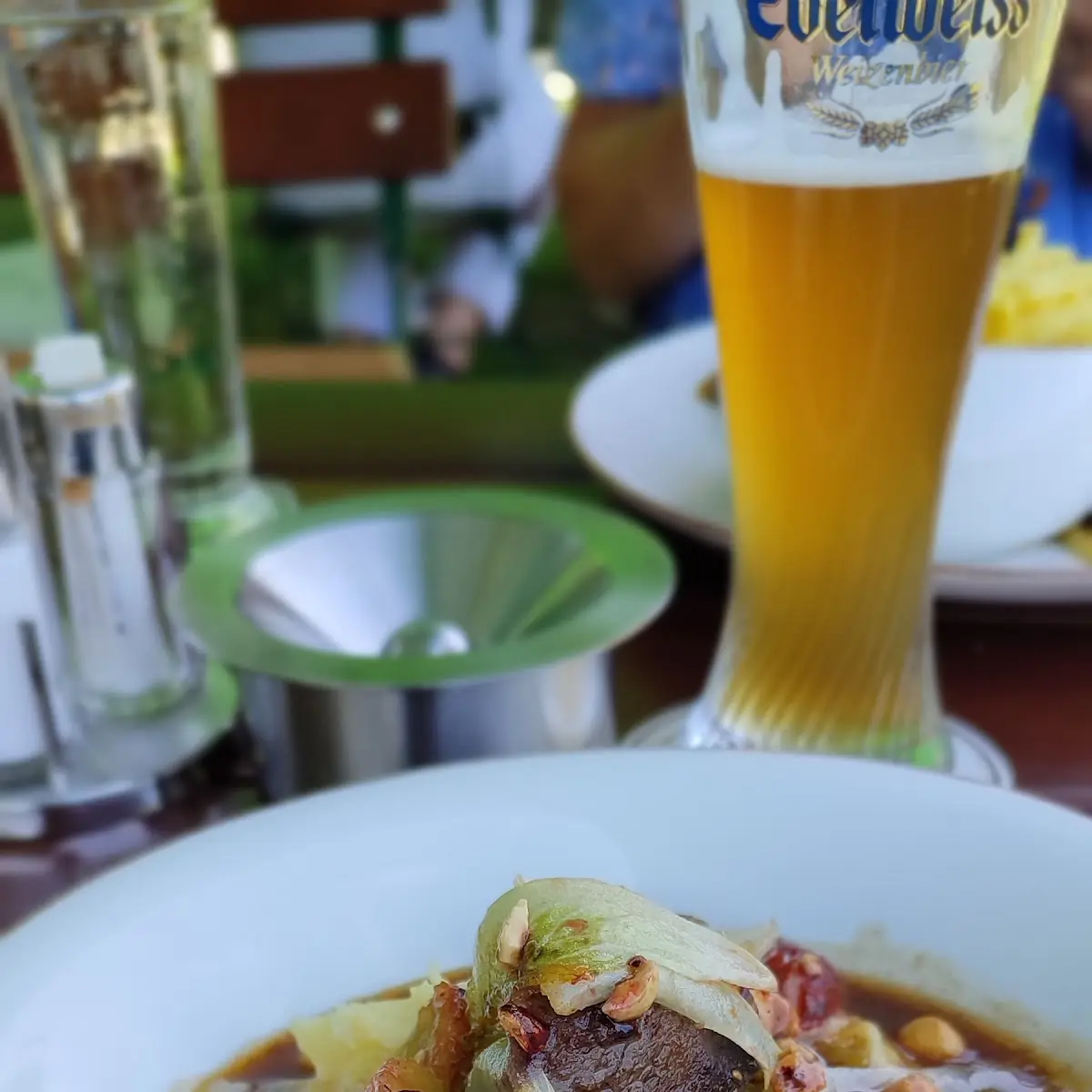 Kalbsbäckchen Mit Kartoffel-selleriepüree Und Glasiertem Chicorée