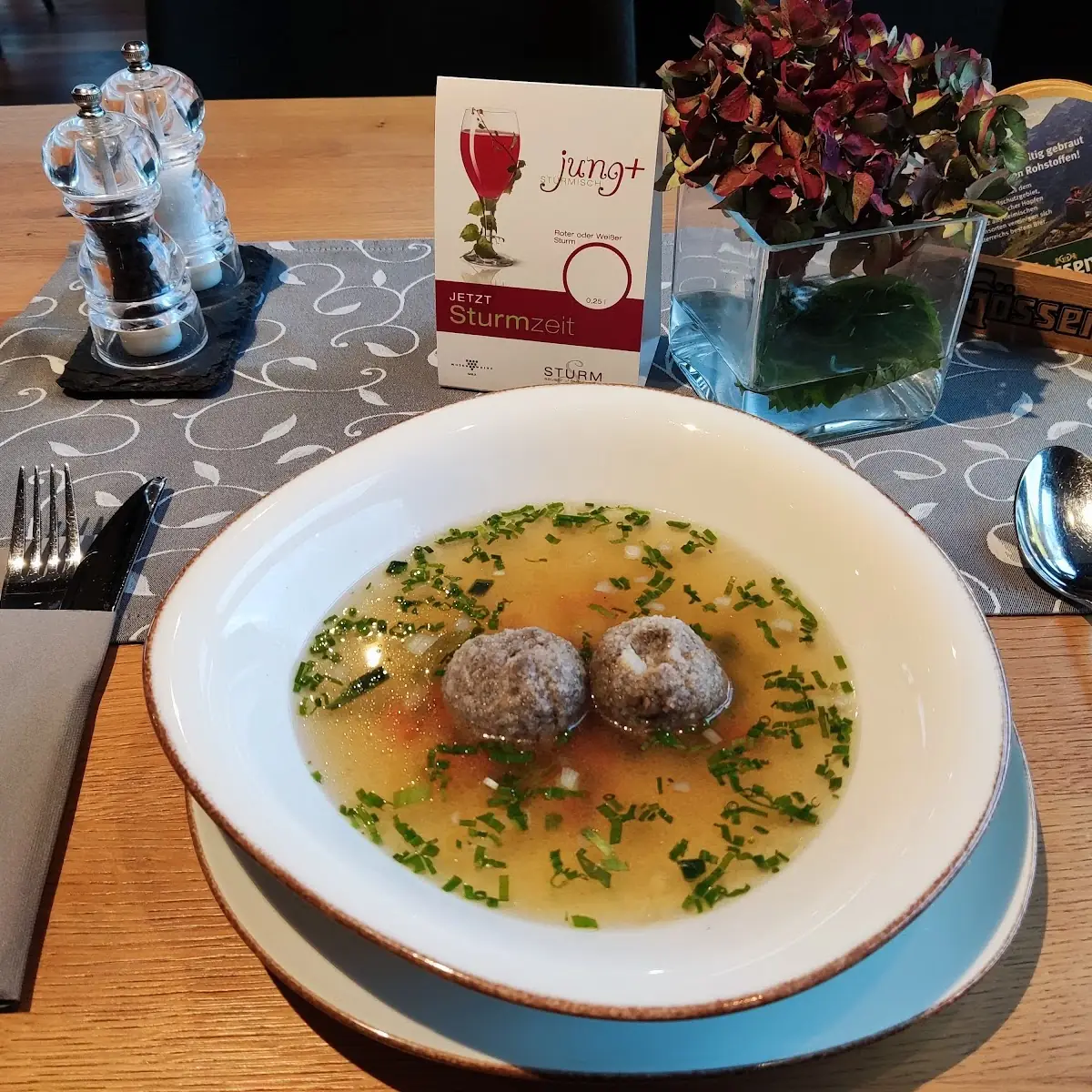 Leberknödelsuppe