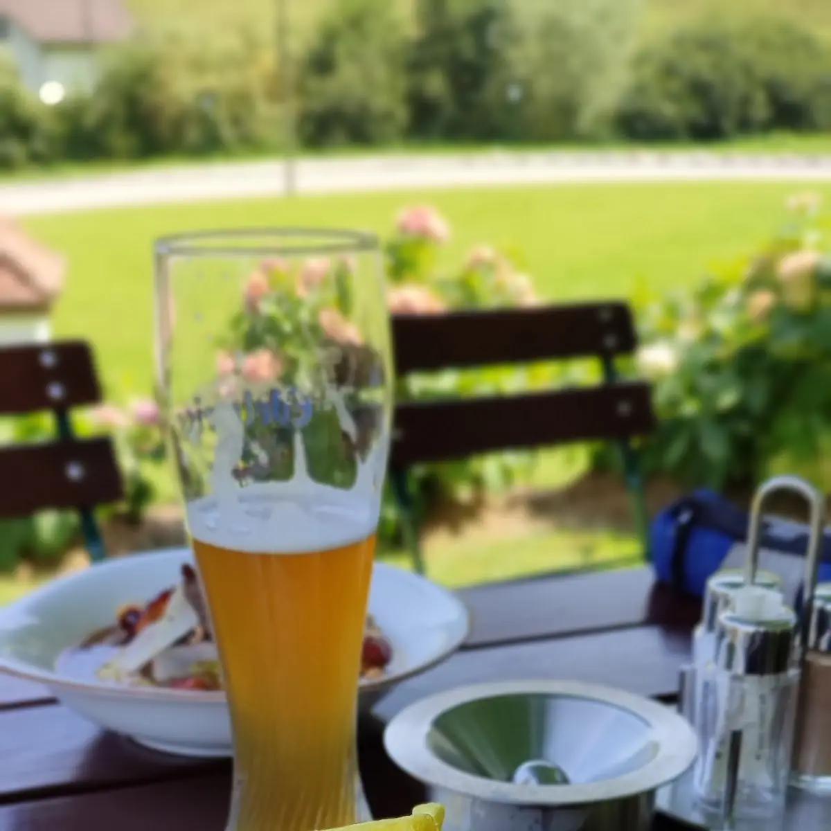 Zwiebelrostbraten Mit Gemüse Und Pommes Frites