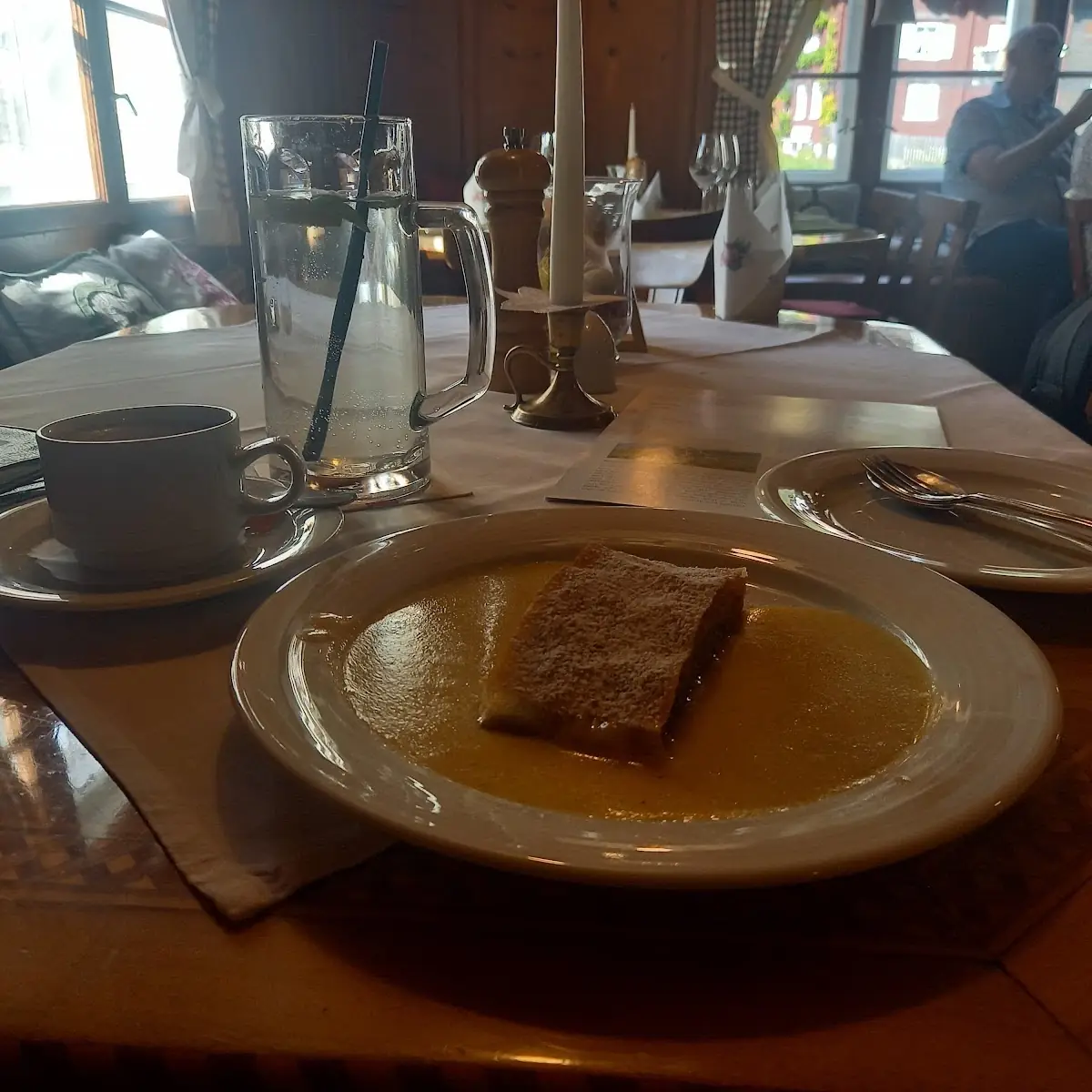 Apfelstrudel Mit Vanillesauce