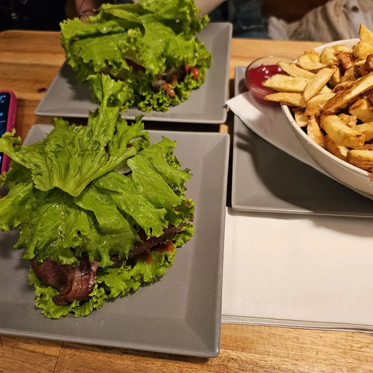 Bun-Free Lettuce Burgers w Fries