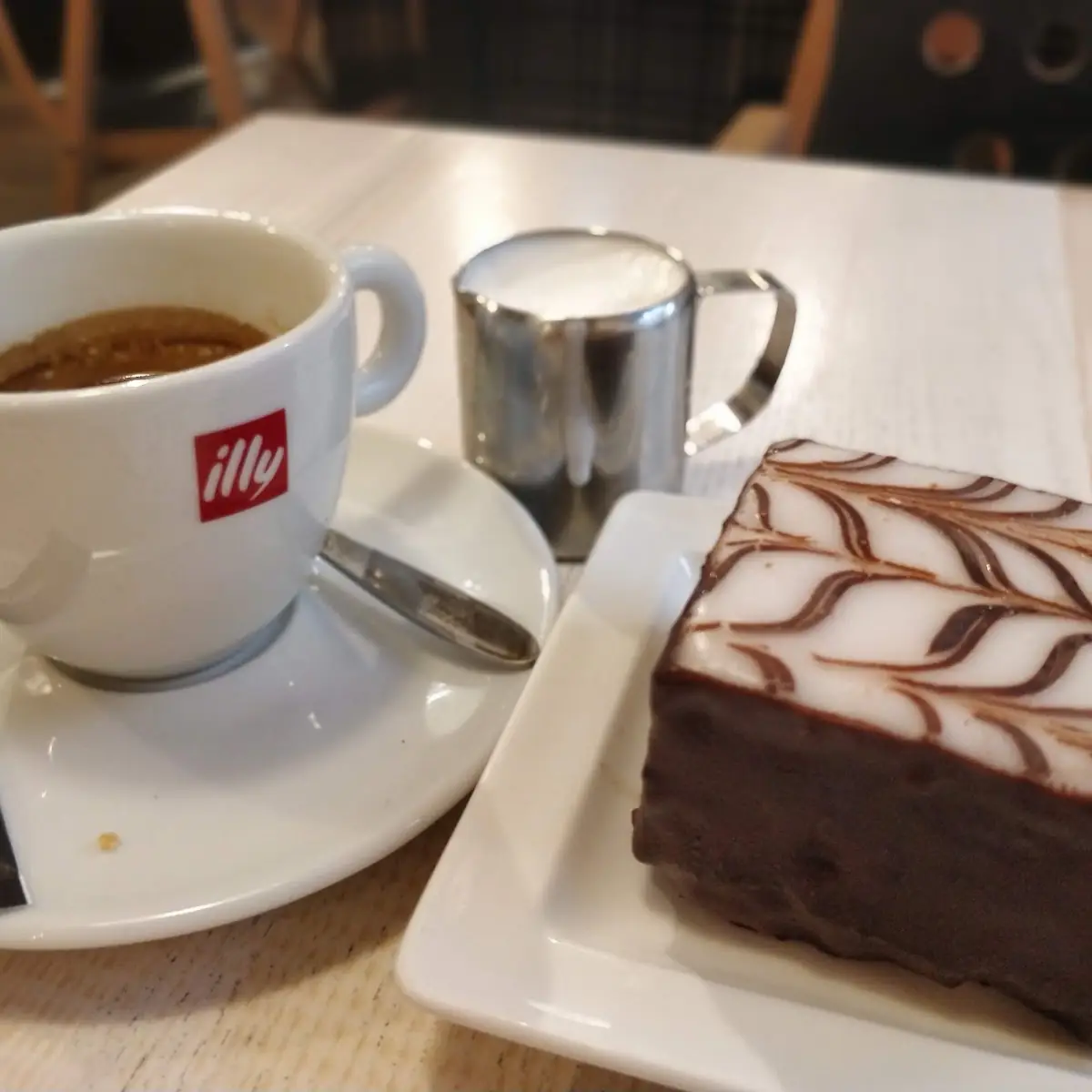 Esterhazyschnitte Mit Espresso