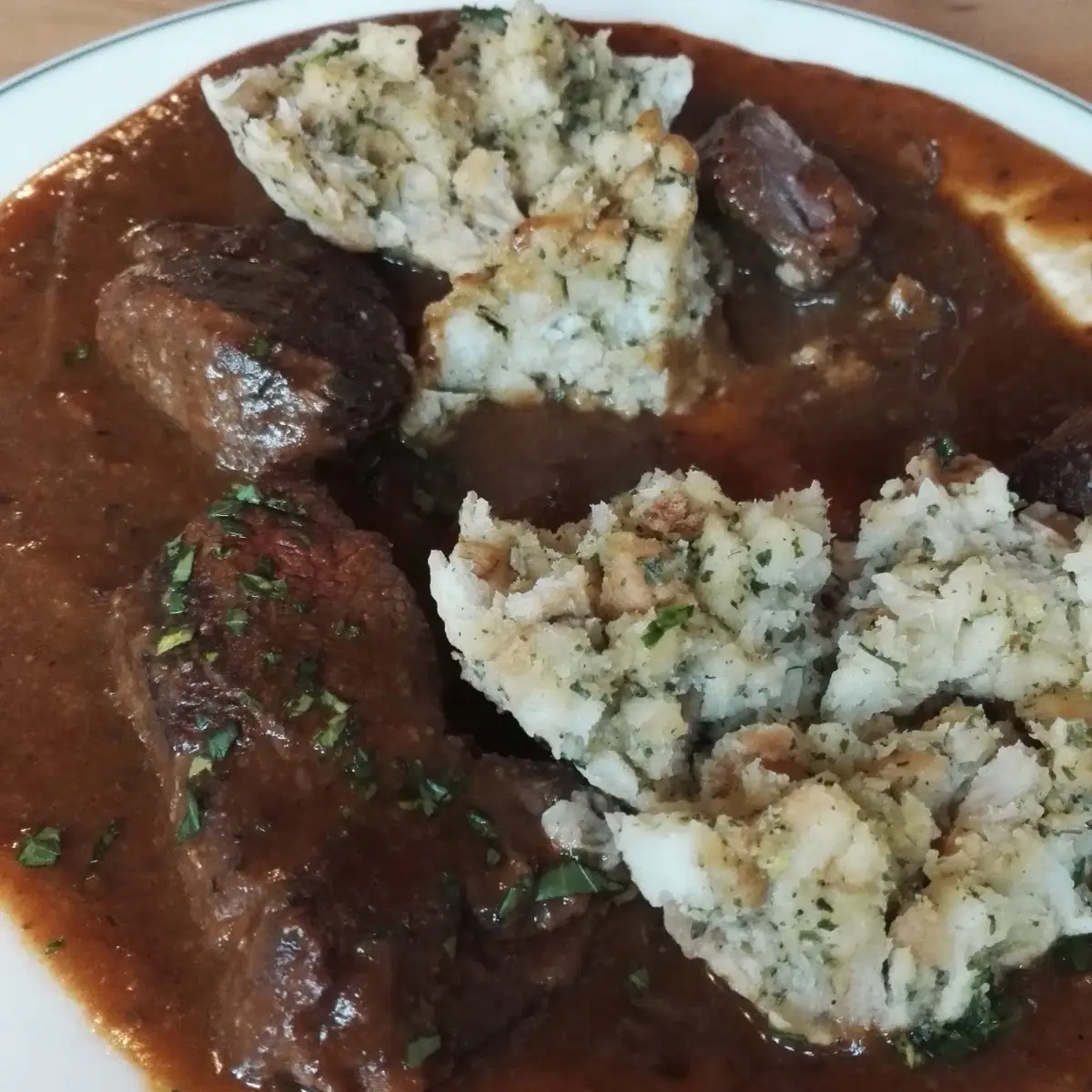 Gulasch Mit Semmelknödel