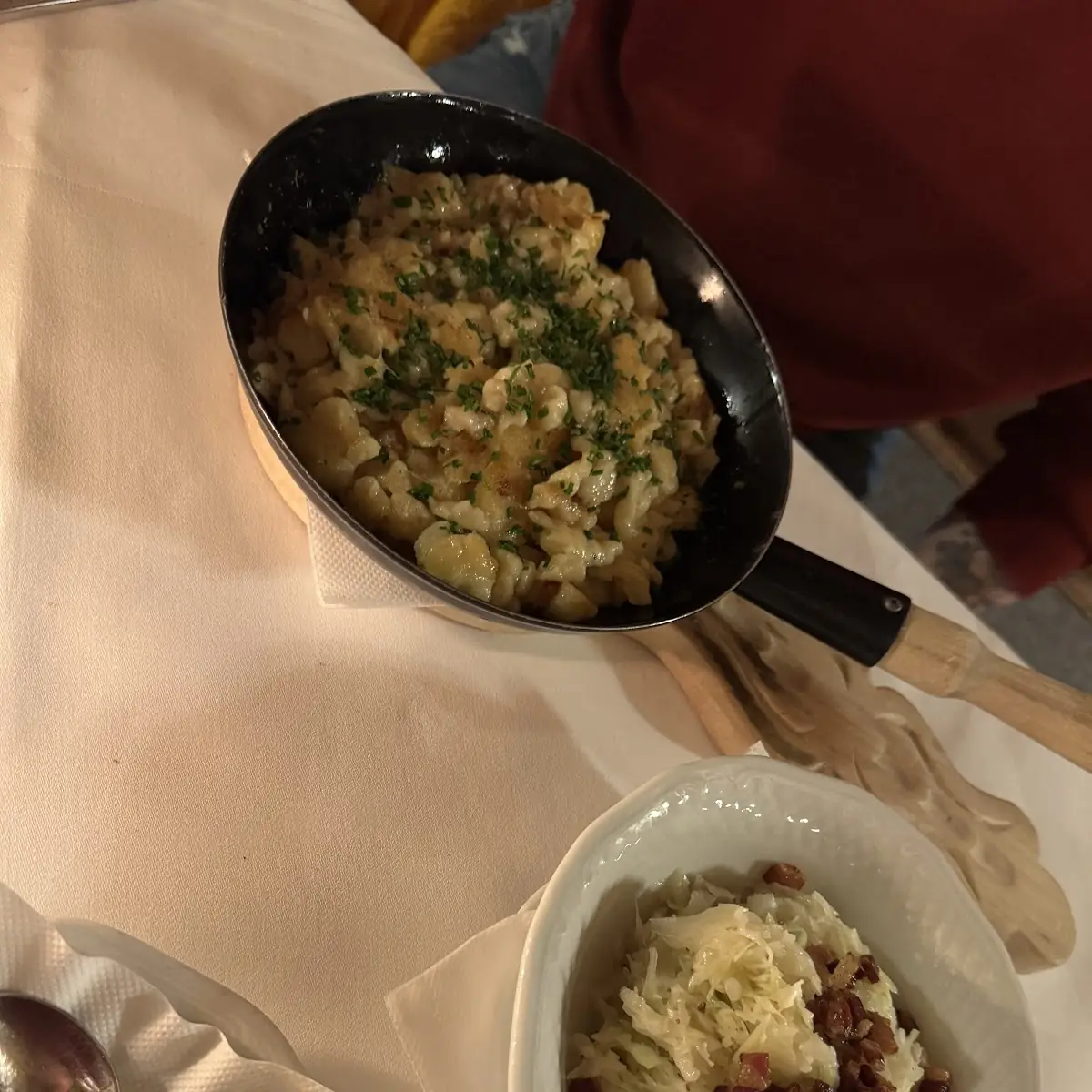 Käsespätzle Mit Krautsalat
