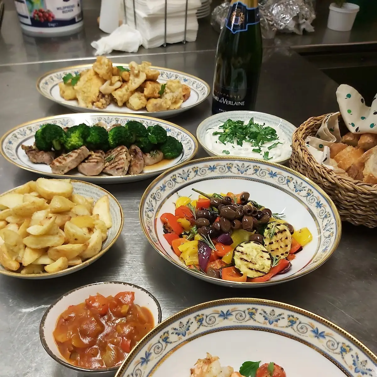 Mediterrane Gerichte Mit Olivenöl Und Limetten