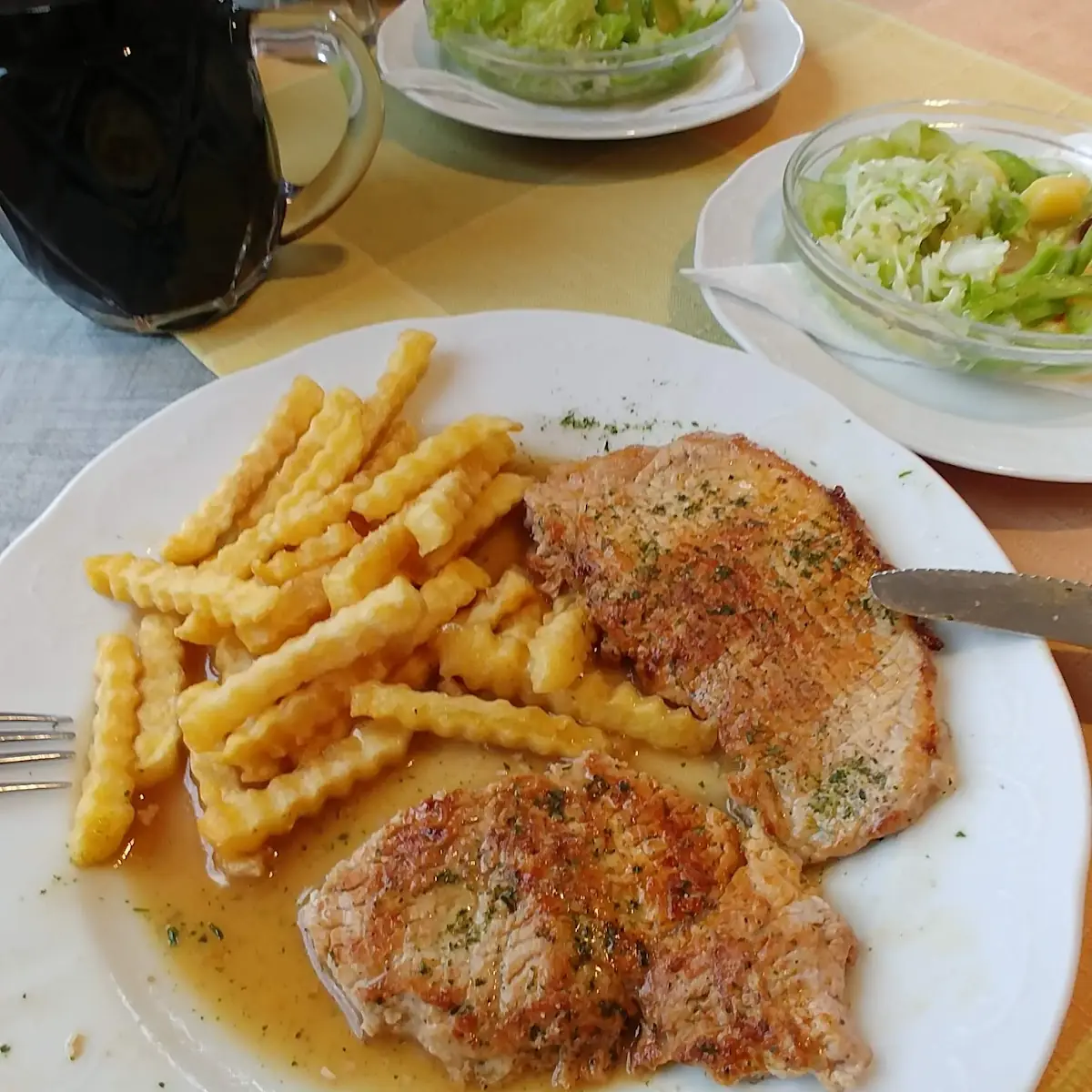 Schweinsteak Mit Pommes Frites