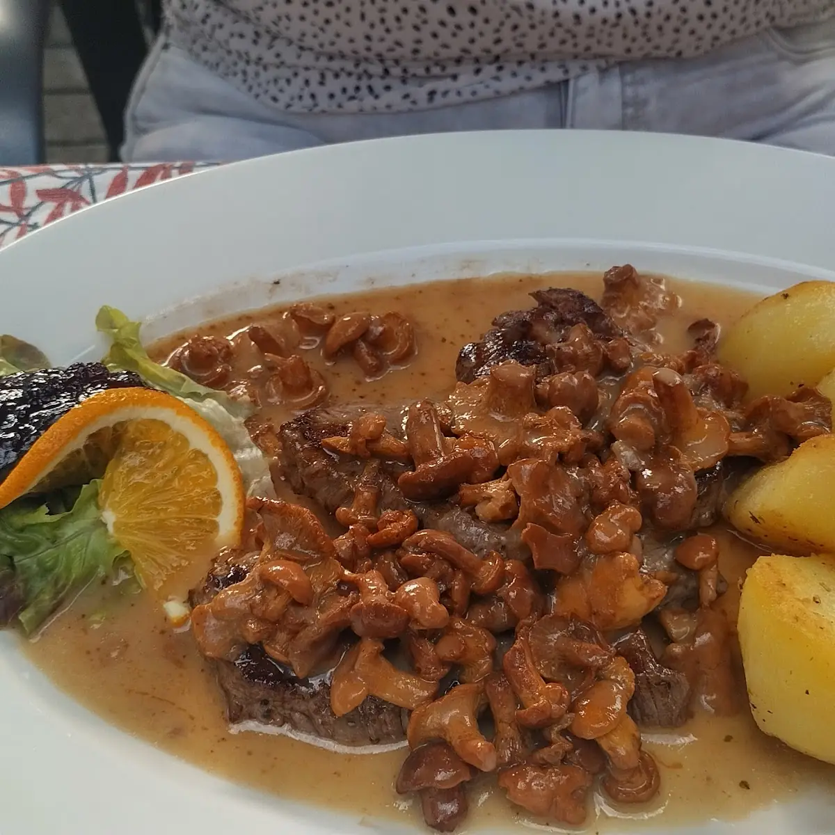 Rehschnitzerl Mit Eierschwammerl