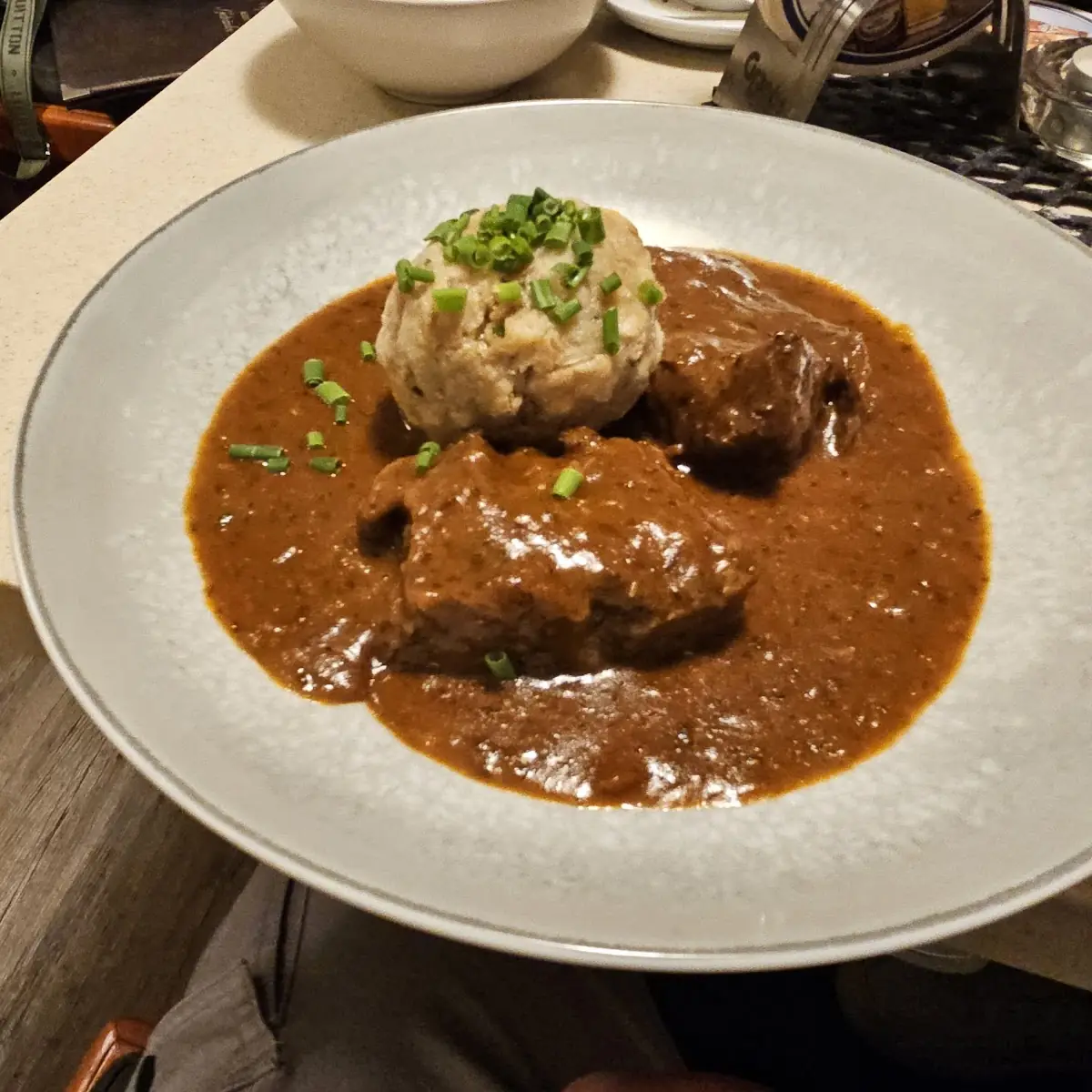 Gulasch Mit Semmelknödel