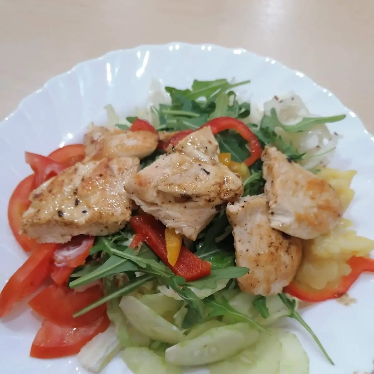 Salat Mit Hähnchenstreifchen