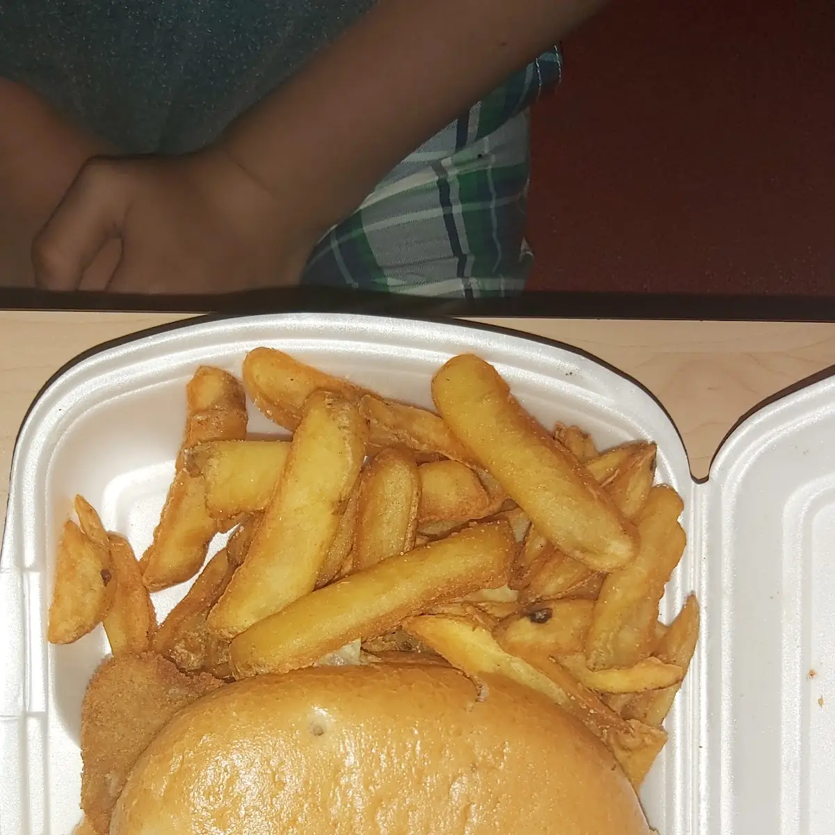 Schnitzelburger Mit Pommes