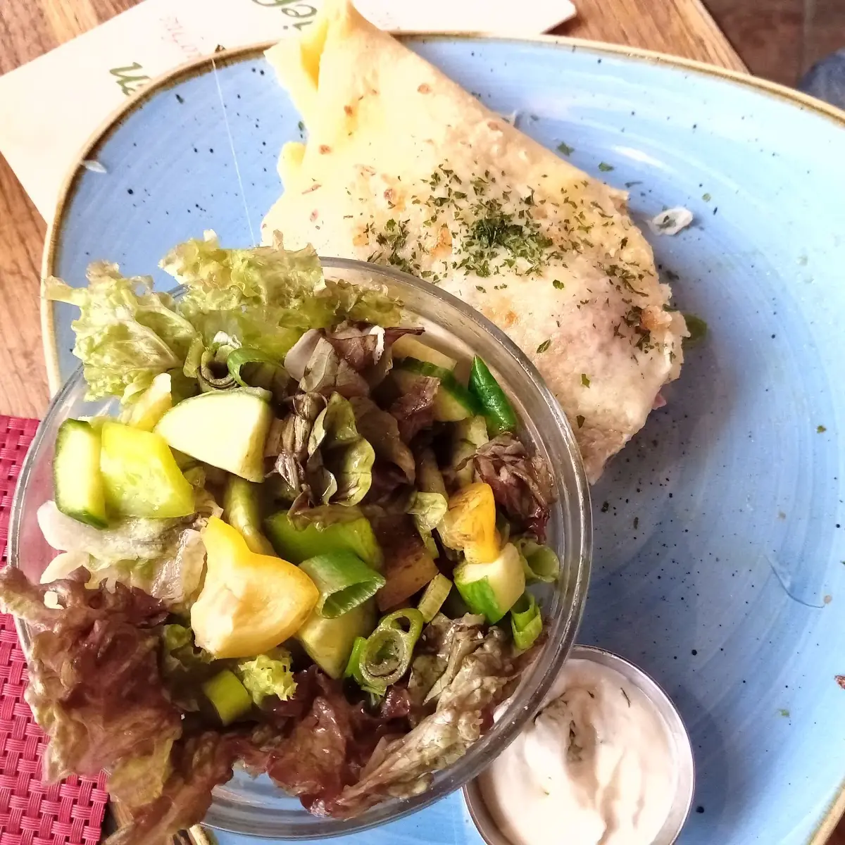 Crepes Mit Gemischten Salat