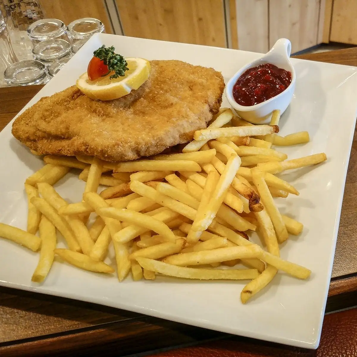 Cordon Bleu Mit Pommes Frites