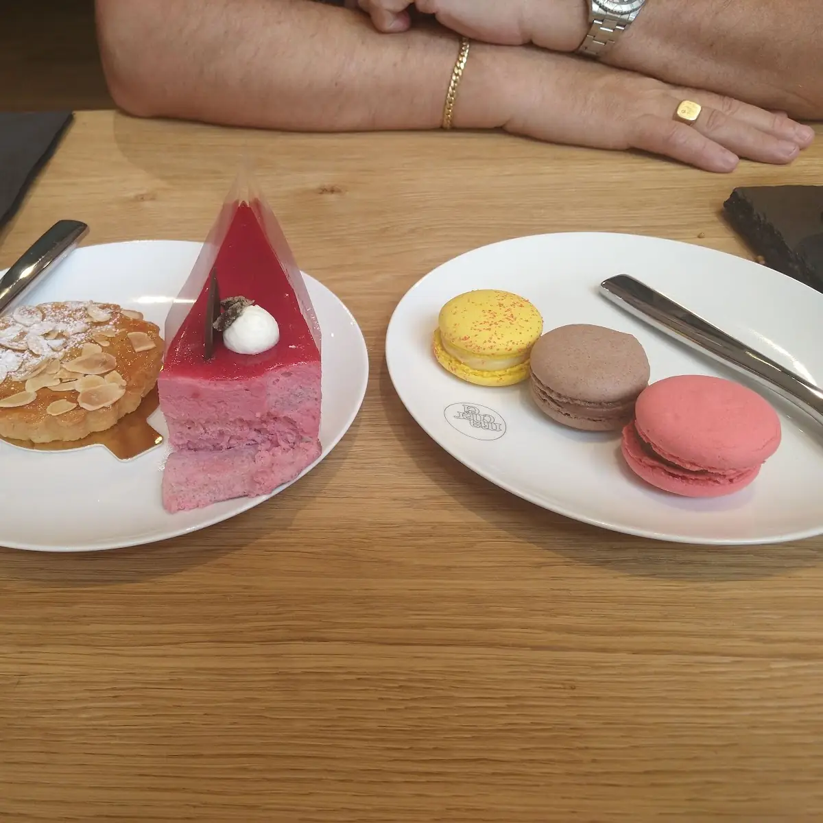 Feine Kuchenvariationen Aus Der Vitrine