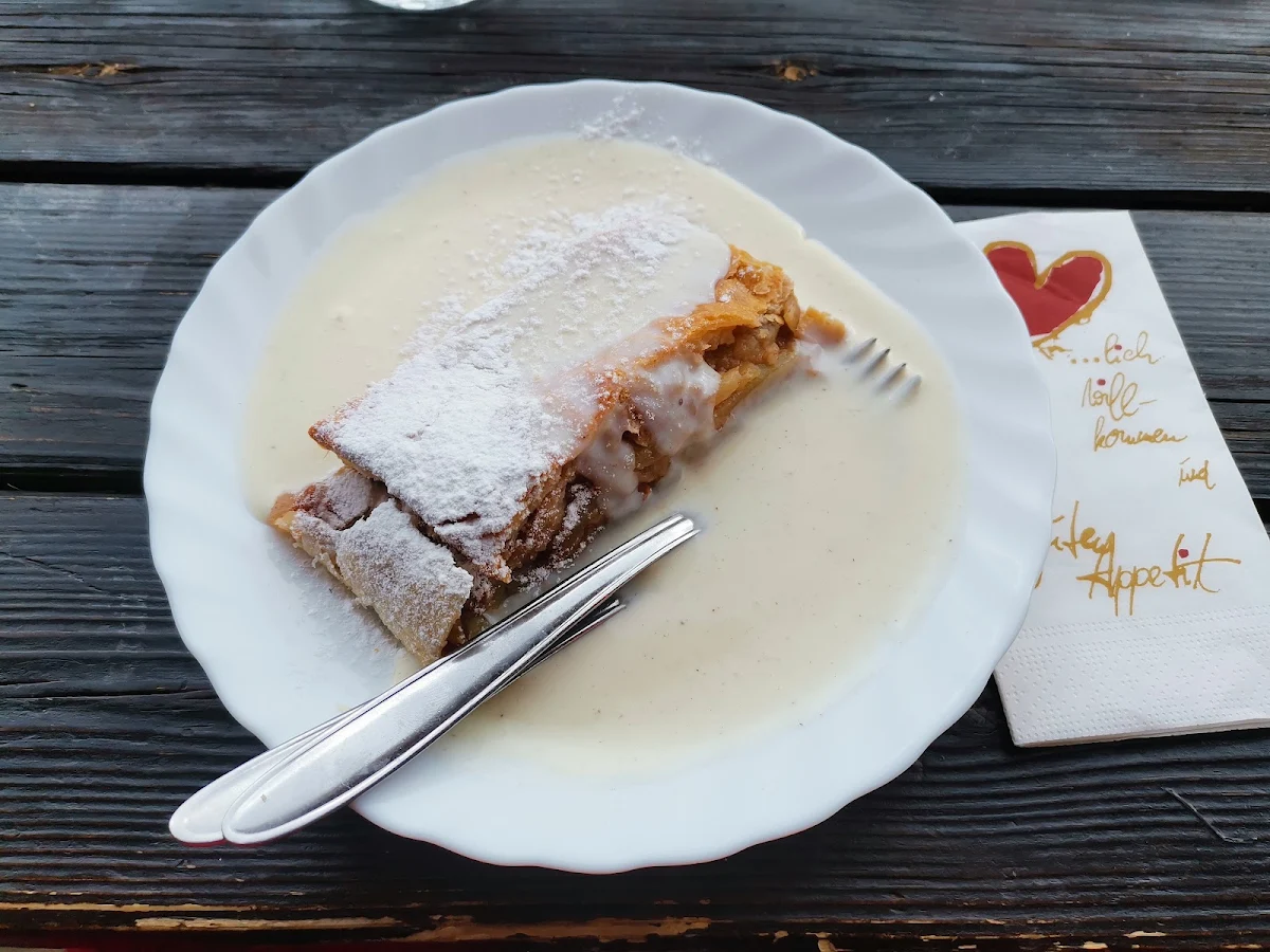 Apfelstrudel Mit Vanillesauce