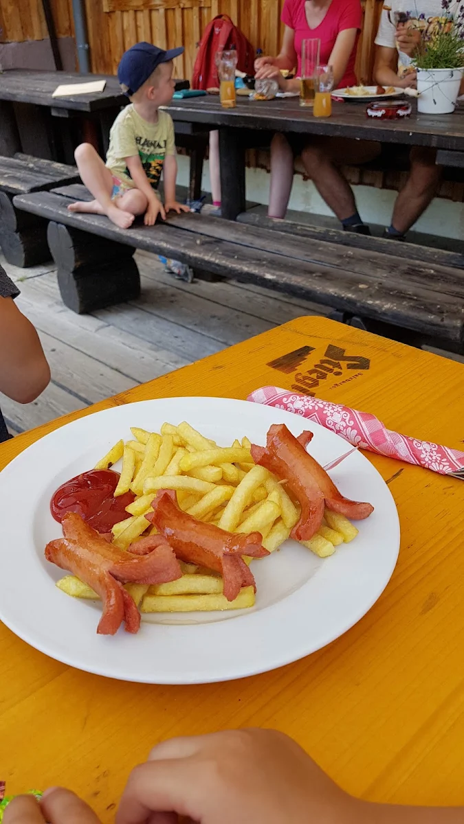 Pommes Mit Almwürstel