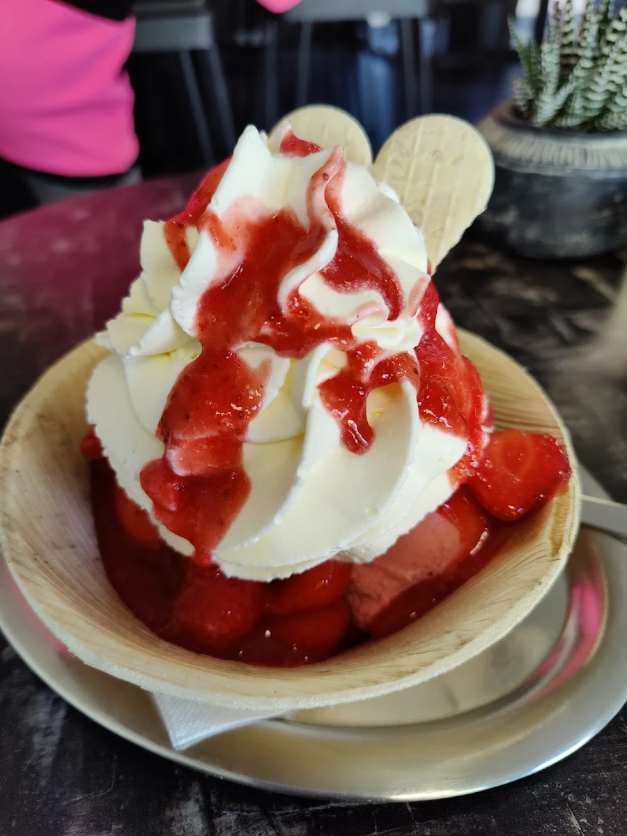 Erdbeerbecher