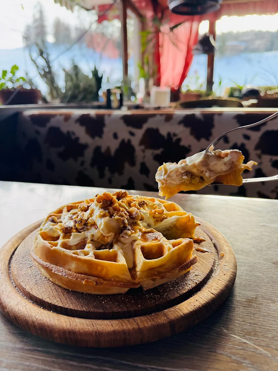 Angelikis Waffeln Mit Griechischem Jogurt Honig Und Walnüssen