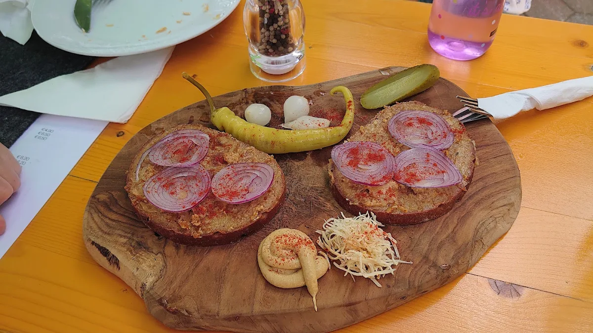 Bauernbrot Mit Grammelschmalz