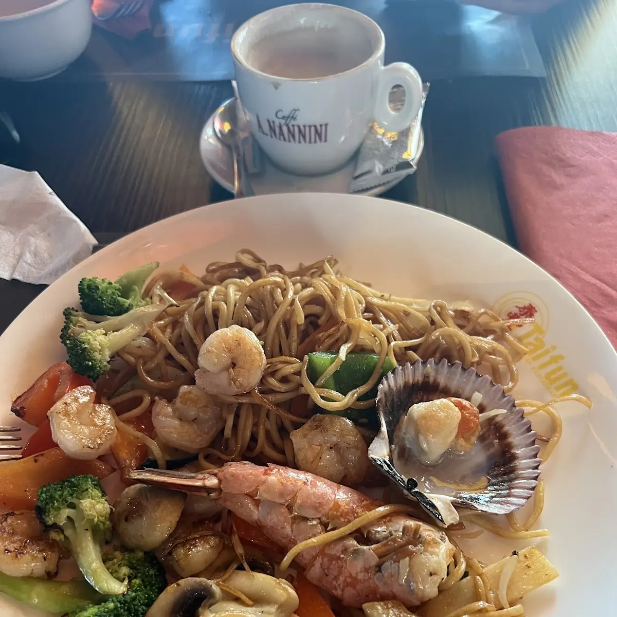 Nudeln Mit Garnelen Und Gemüse