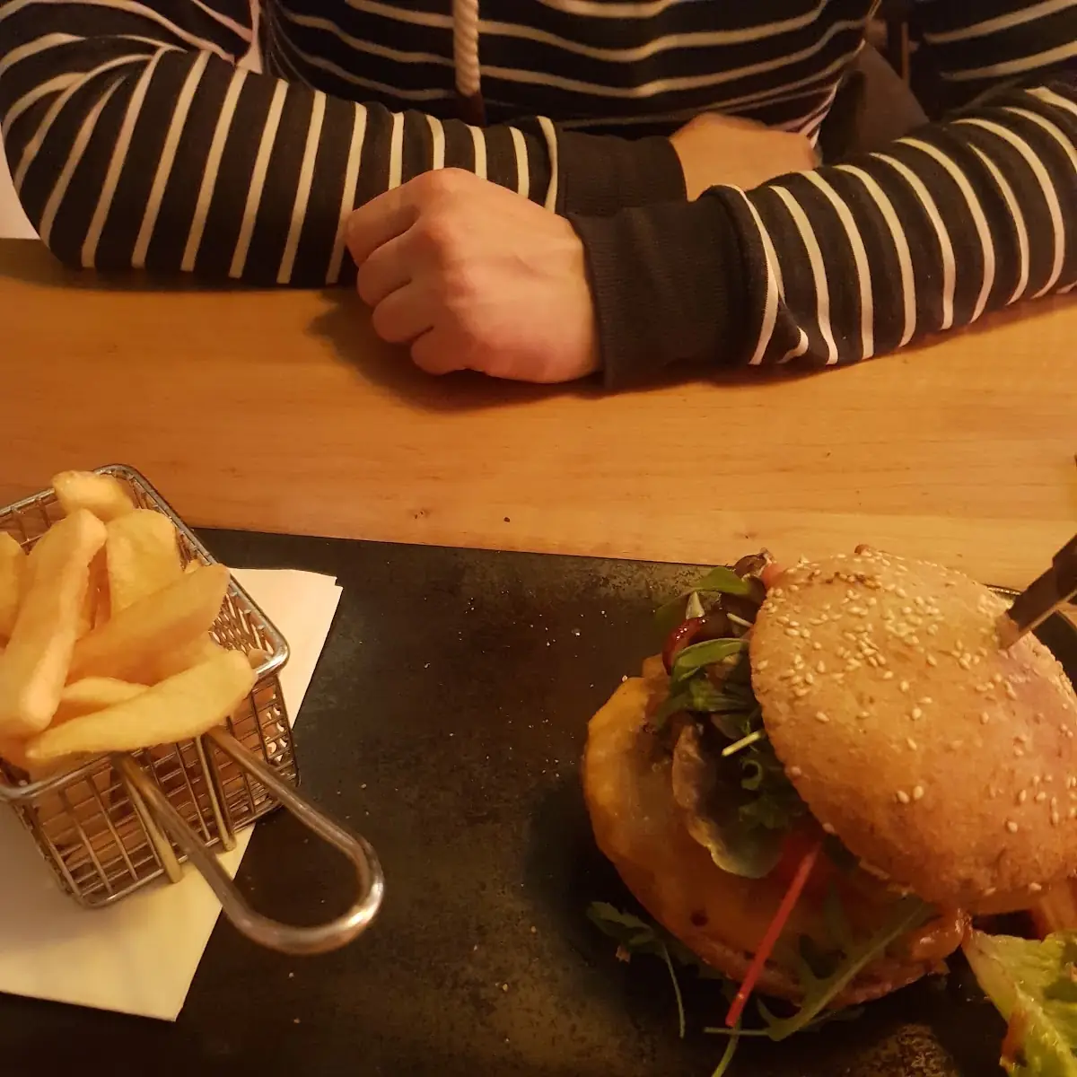 Burger Mit Pommes