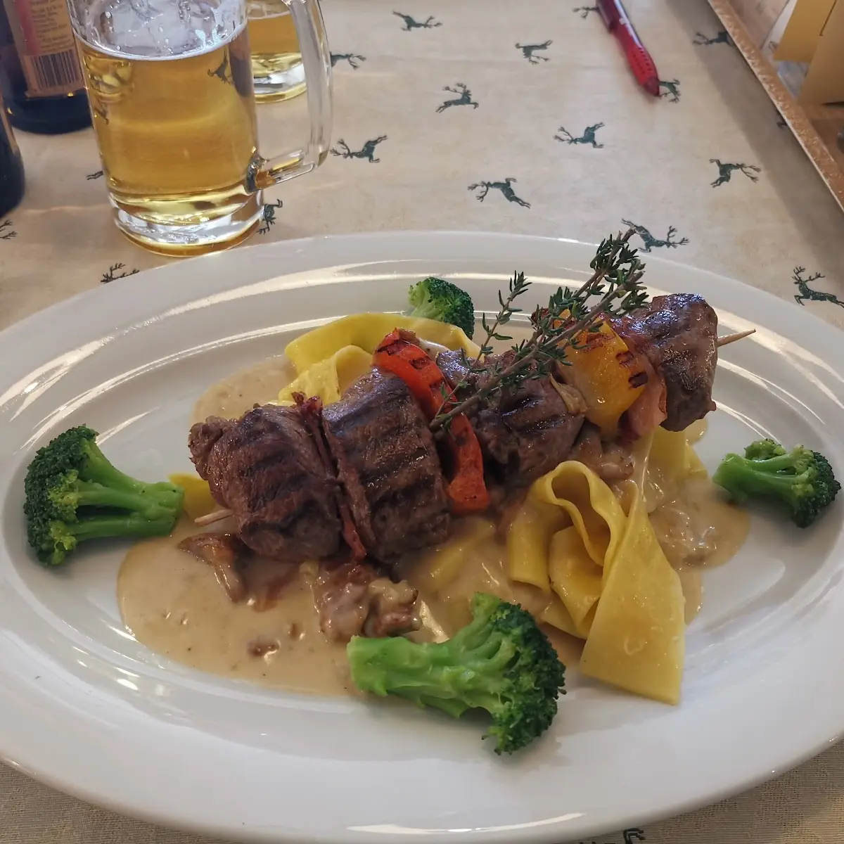 Hirschkalbspies Mit Tymiannudeln Und Schammerlsoße
