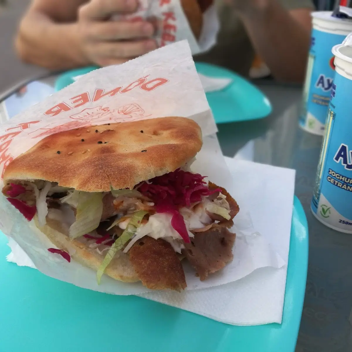 Kebab Mit Allem Und Ayran