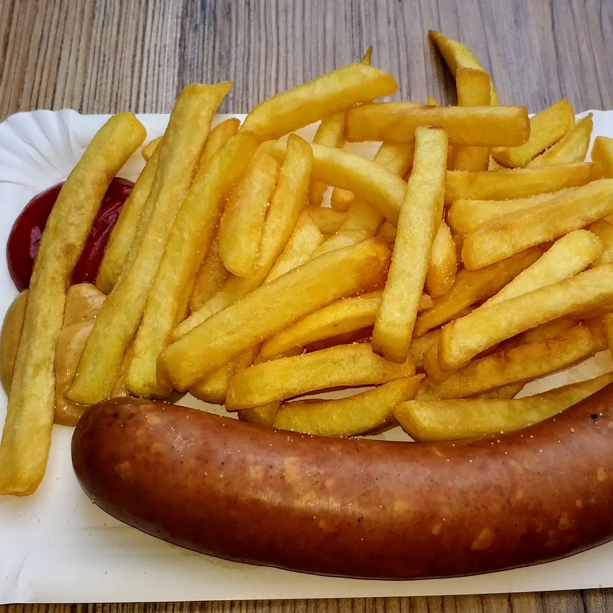 Käsekrainer Mit Pommes Frites