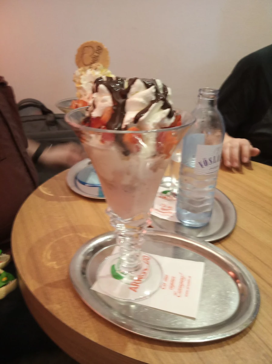 Erdbeerbecher