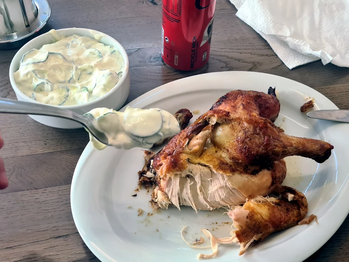 Grillhuhn Mit Gurkensalat