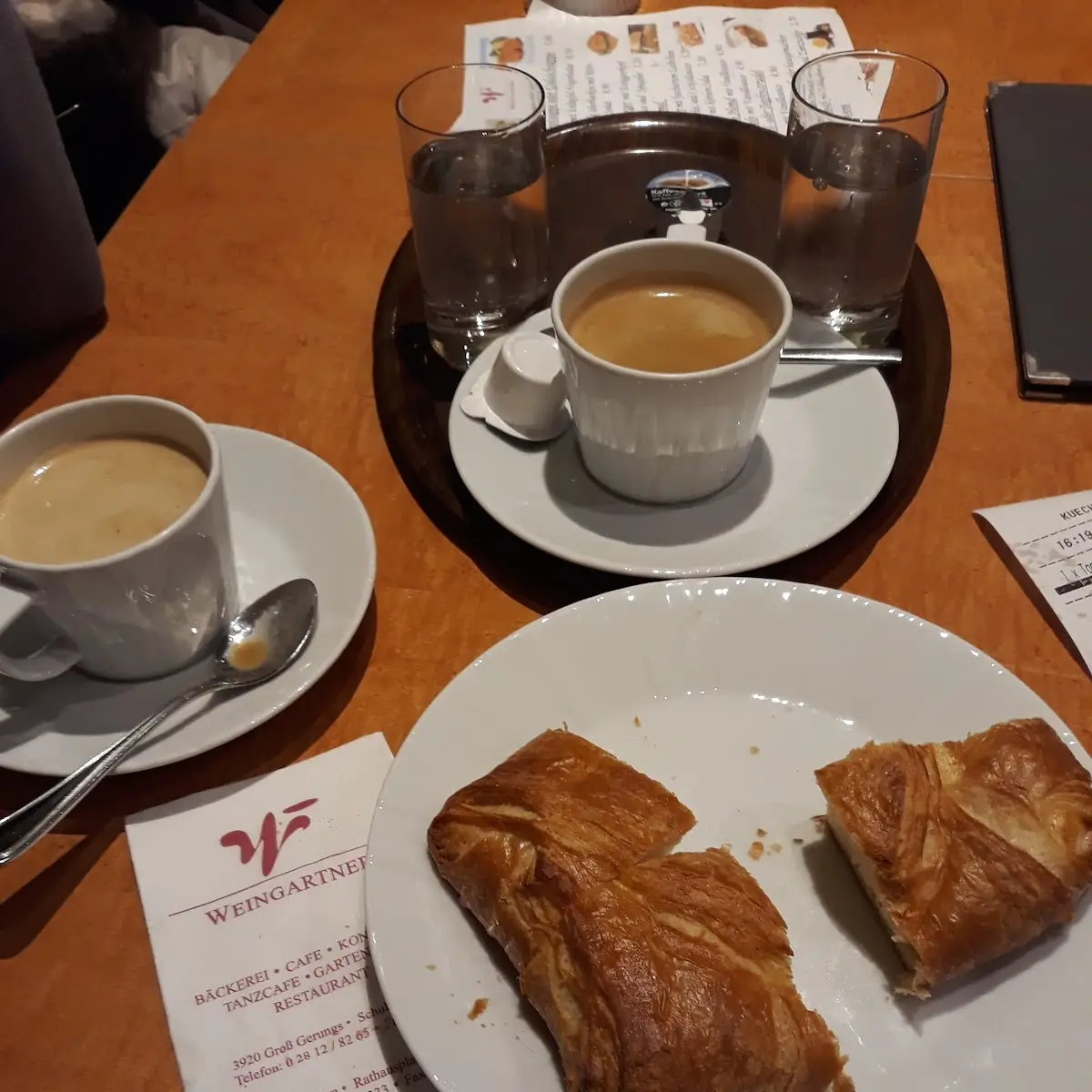 Topfenpalatschinke Mit Verlängerten