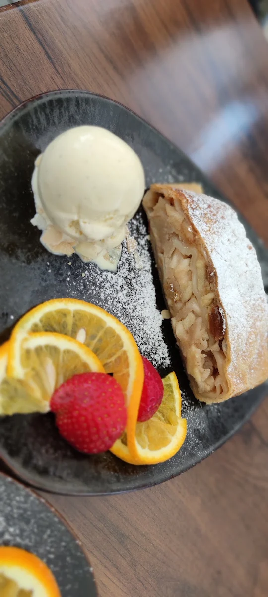 Apfelstrudel Mit Vanillesauce