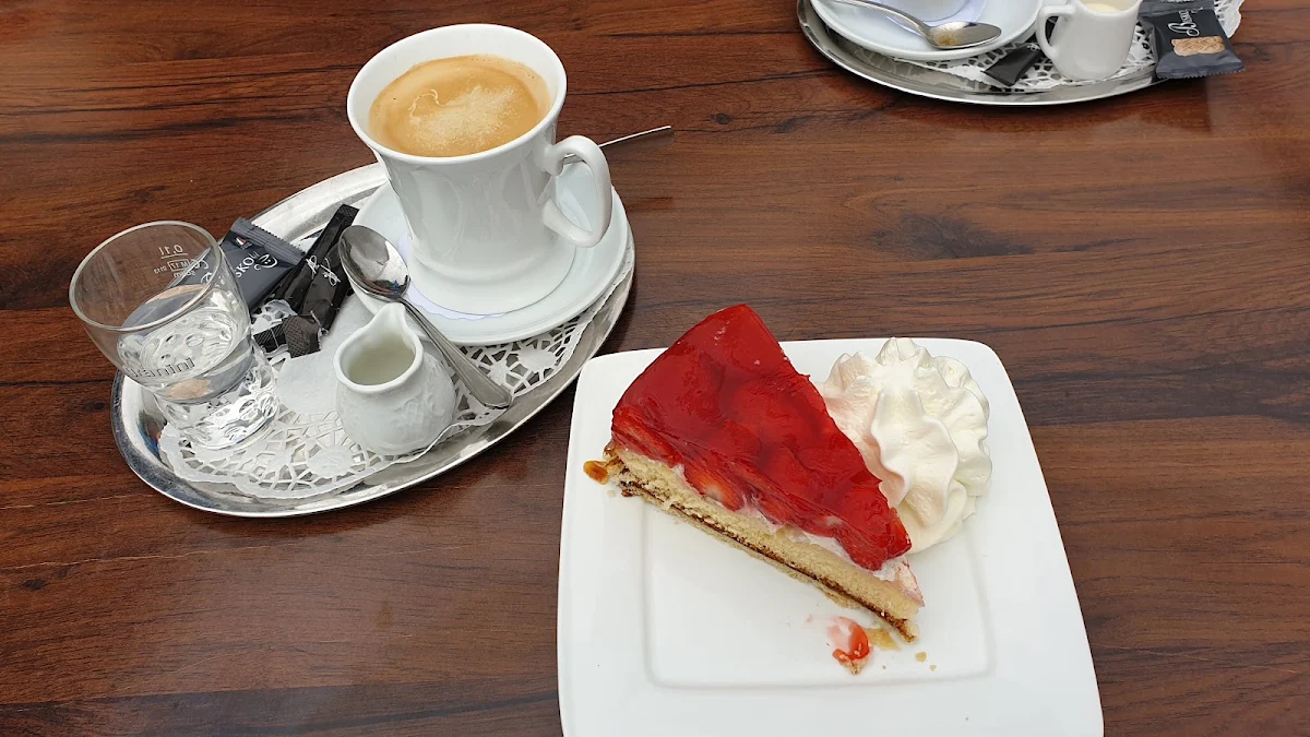 Erdbeerkuchen Und Ein Erweitertes Haferl