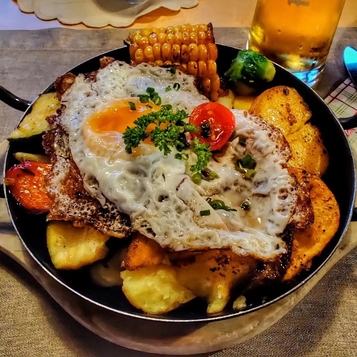 Gebratenes Gemüse Mit Spiegelei