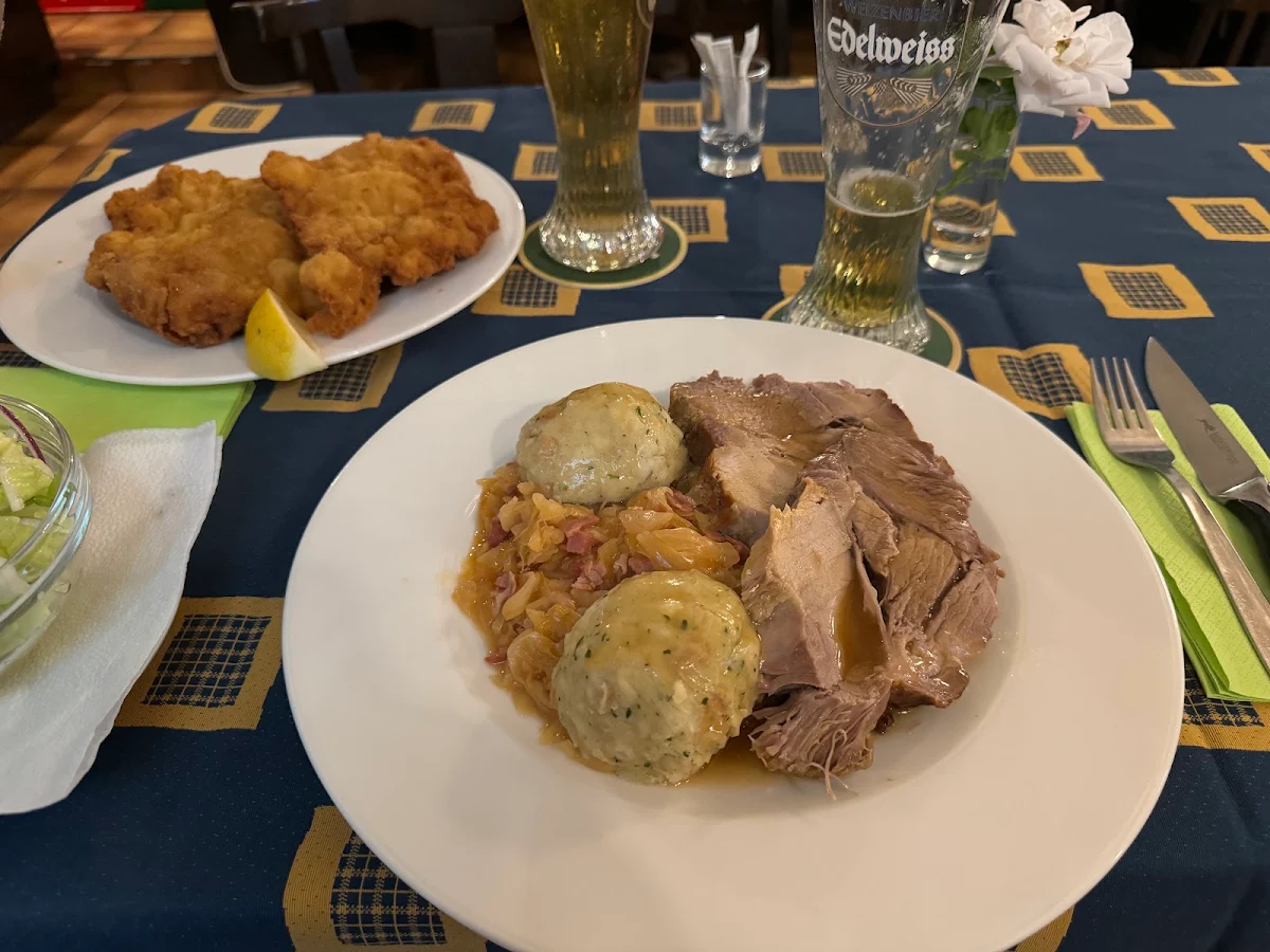 Braten Mit Semmelknödeln