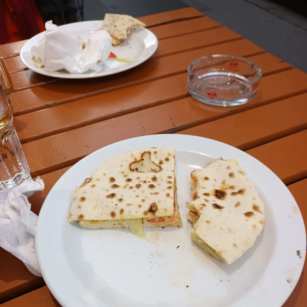 Fladenbrot Mit Tomaten Und Mozarella Di Buffalo