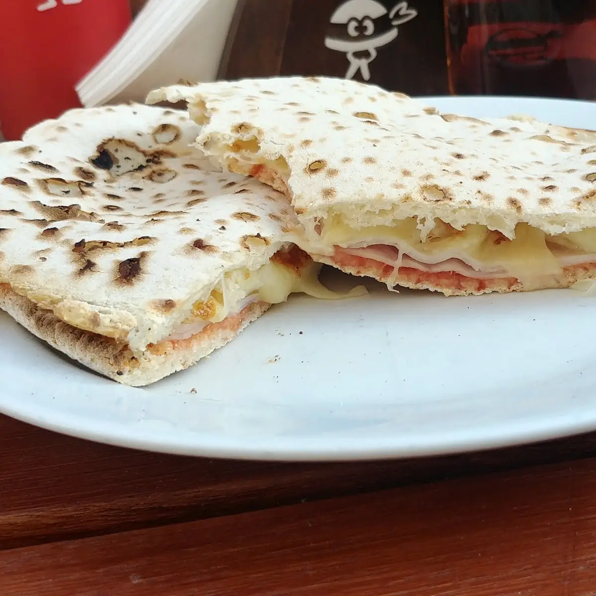 Flatbread With Tomato Juice Turkey Ham Ananas & Mozzarella