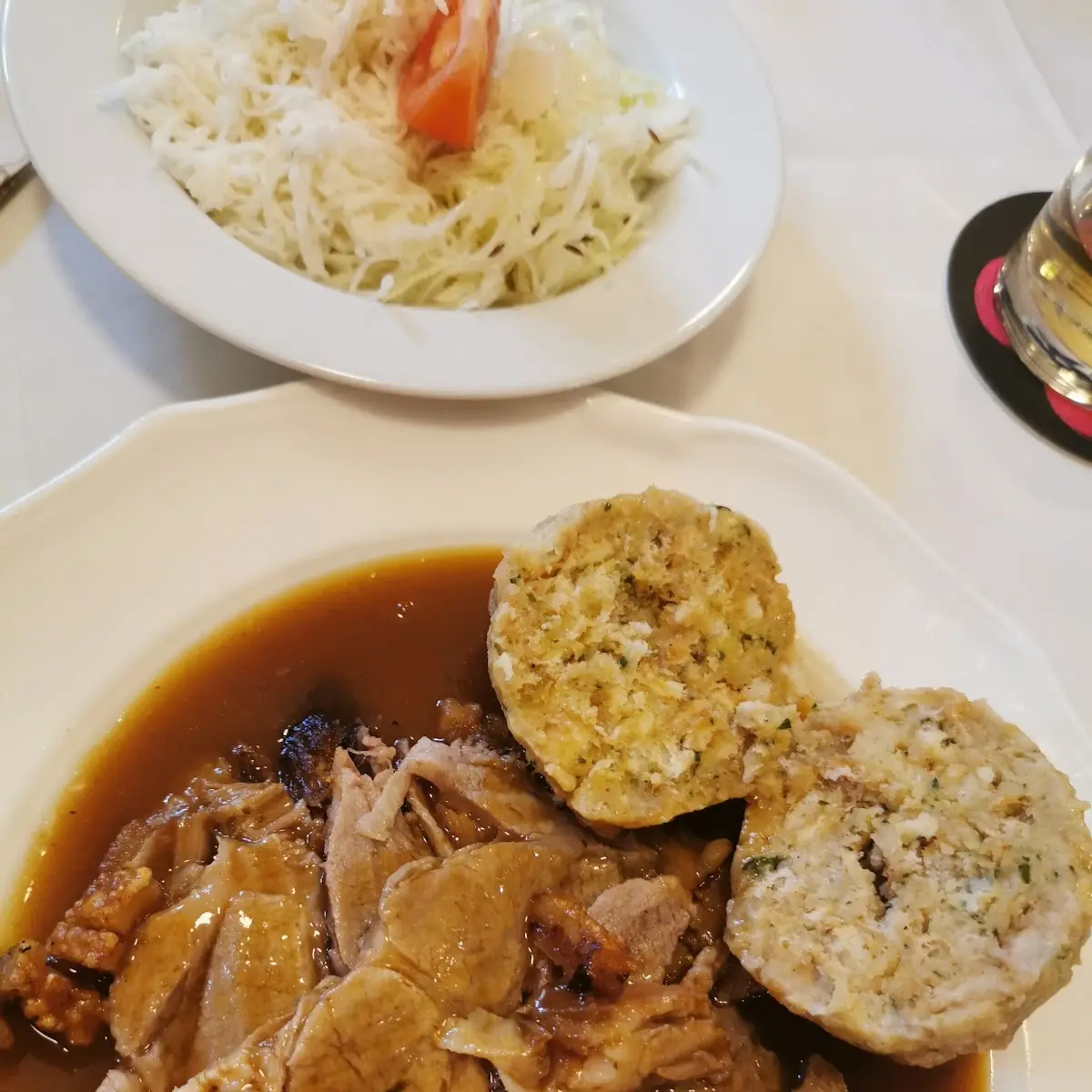 Sonntagsbratl Mit Knödel Und Radi-krautsalat