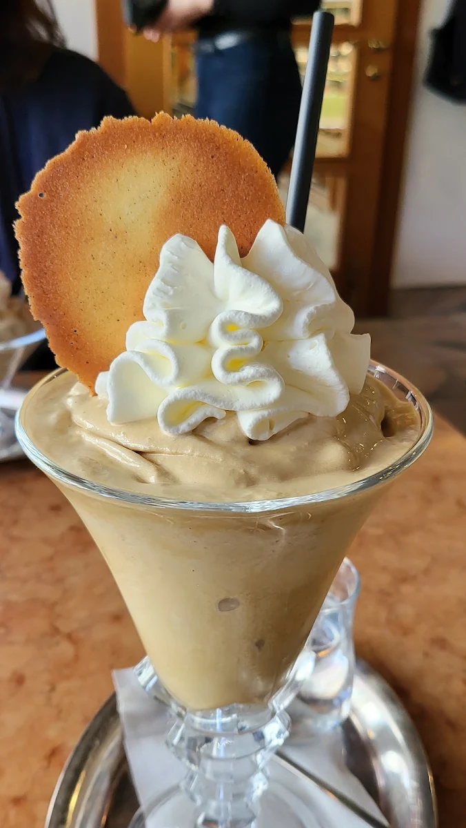 Gerührter Eiskaffee Gross