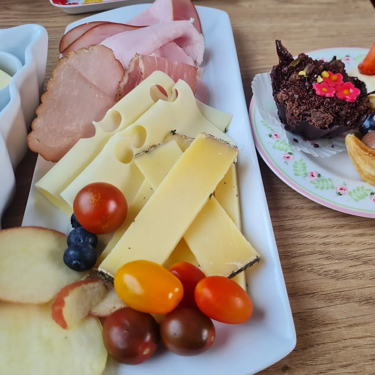 Aufschnitt Käse Und Kuchen